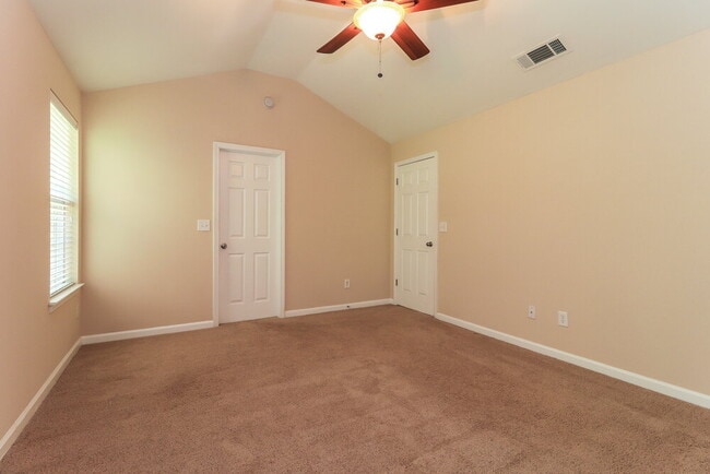 Building Photo - 347 Hidden Creek Ln