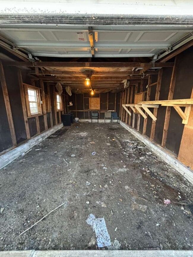 Building Photo - 112 Applegate St