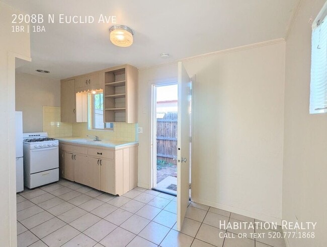 Building Photo - 2908B N Euclid Ave