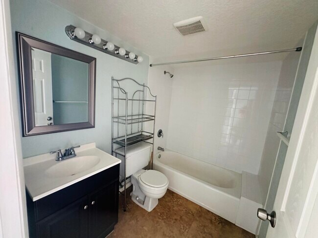 Building Photo - 1007 Green Pine Blvd