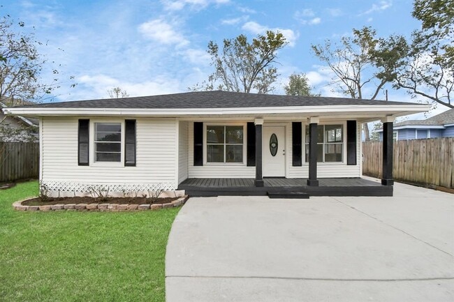 Primary Photo - 2243 Matilda St