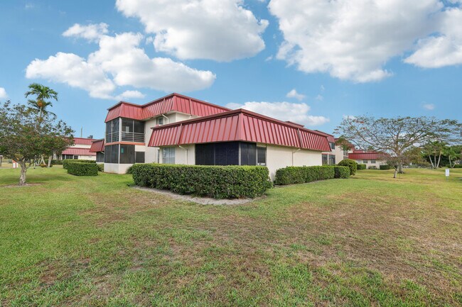 Building Photo - 12012 Greenway Cir S