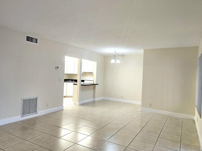 Building Photo - 126 Lake Pine Cir