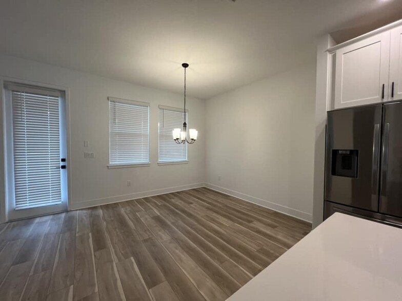 Large dining area: all windows have cordless blinds - 14990 Lebeau Loop