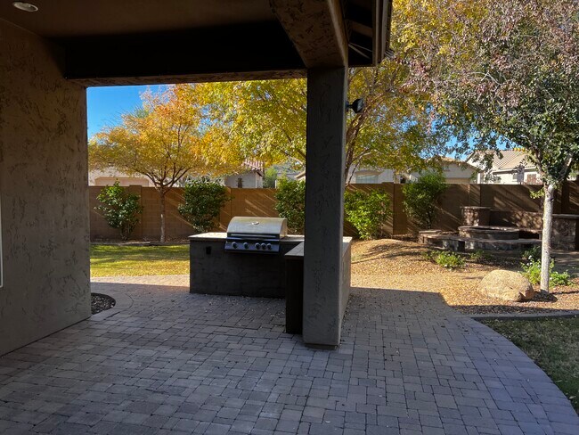 Building Photo - 5610 W Desperado Way