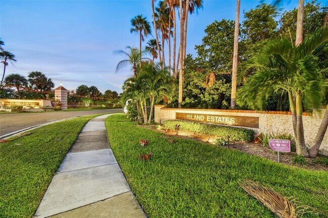 Building Photo - 255 Dolphin Point