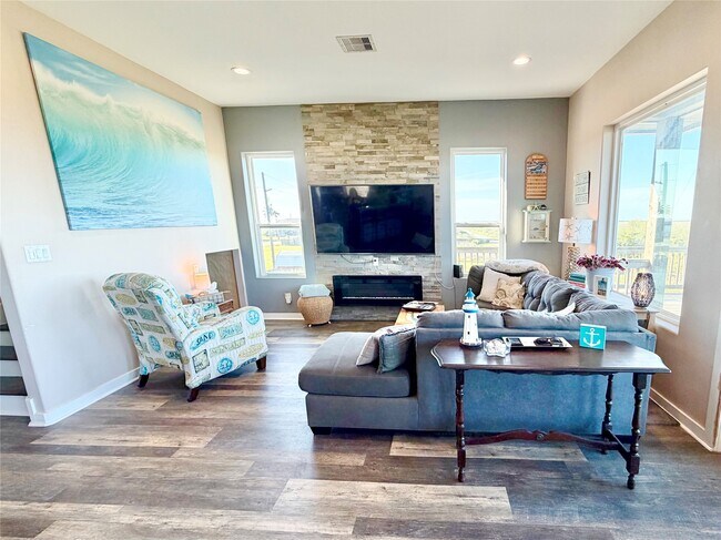 Building Photo - 1051 Honeysuckle