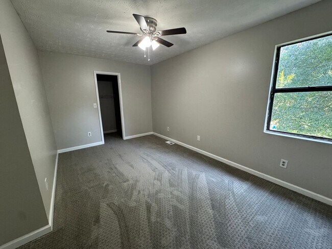 Building Photo - 2704 Greystone Pl