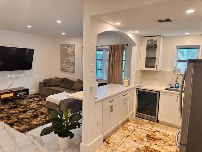 Building Photo - 760 Euclid Ave