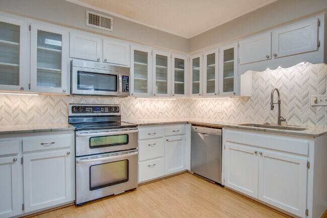 Building Photo - Pool Home with Office, Two Primary Suites ...