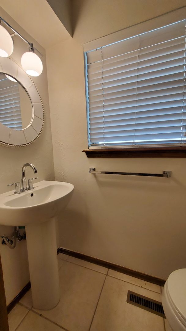 Building Photo - (3) Bed/(2.5) Bath Home on Cul-de-Sac Street AVAIL NOW!