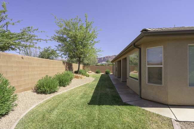 Building Photo - 4 Bedroom in Amber Estates