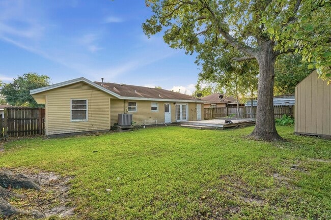 Building Photo - 2918 Tarpey Ave