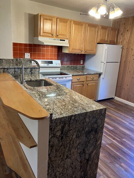 Kitchen - 1409 N Fife St