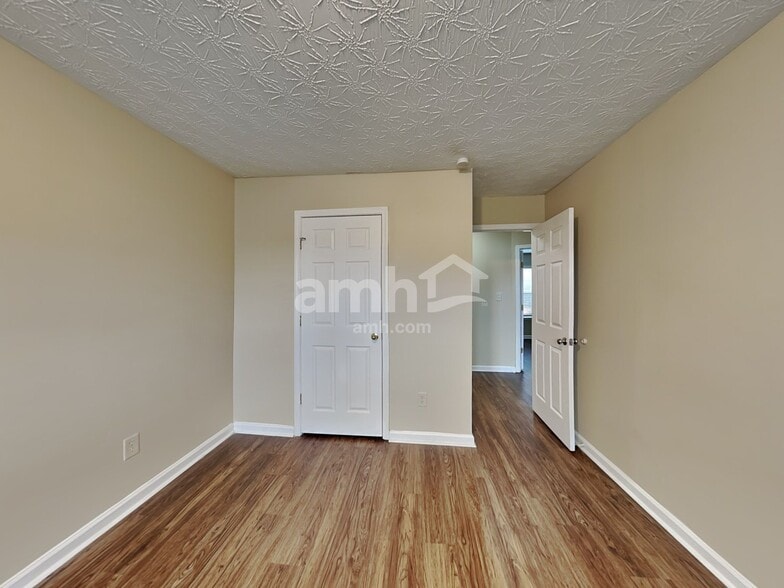 Building Photo - 223 Vernon Walk