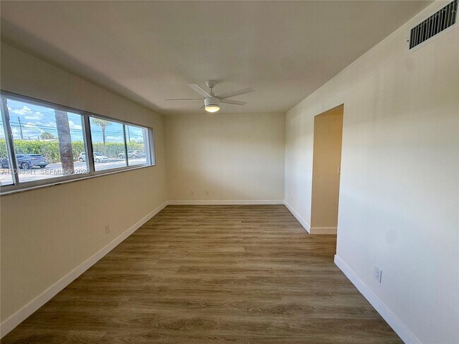 Building Photo - 400 Waterway Dr S