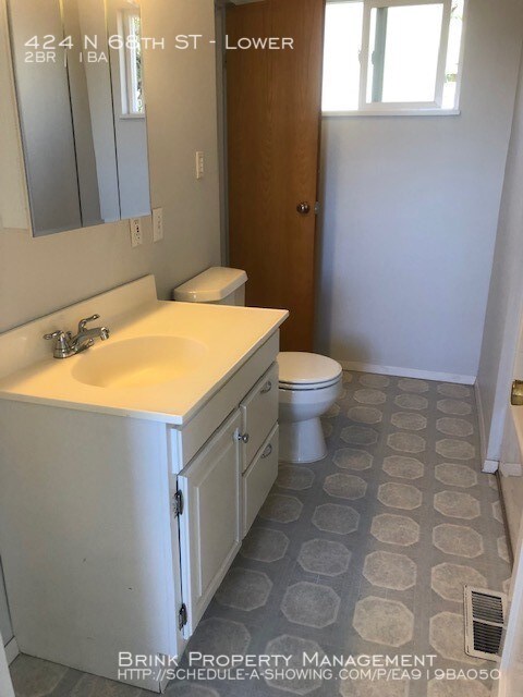 Building Photo - 424 N 68th St