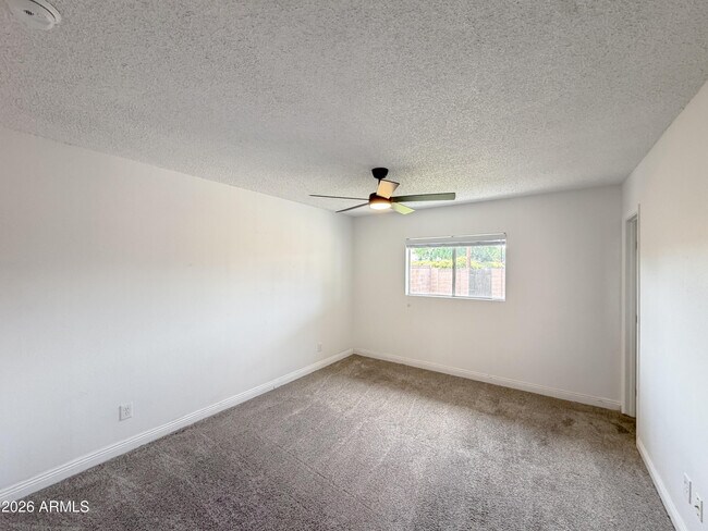 Building Photo - 1015 E Concorda Dr