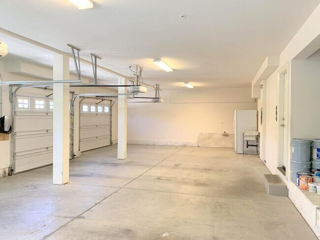 Building Photo - Luxurious & Sought After Home In The Bucolic Hills Of Gated Norris Canyon Estates !