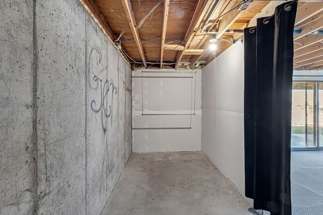 Building Photo - Charming 3-Bedroom Family Home in Orchard ...