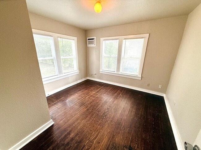 Building Photo - 515 Lincolnshire Dr