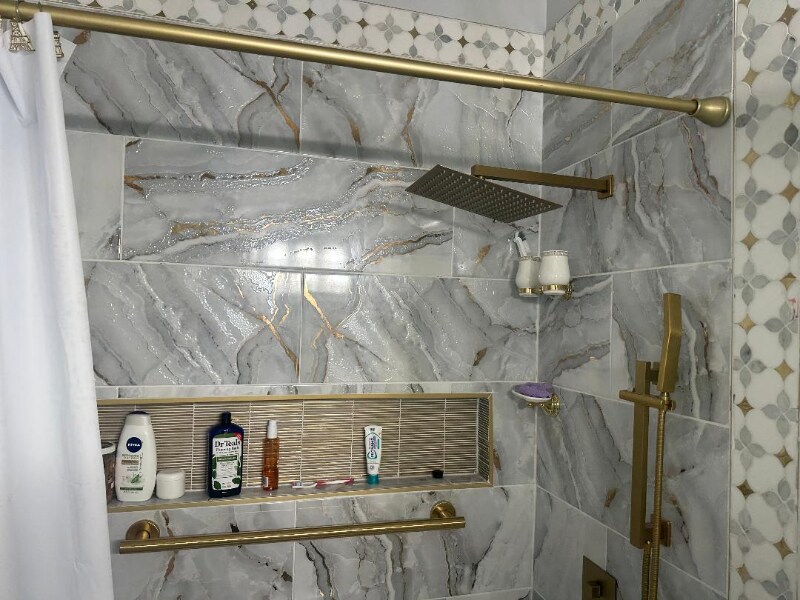 Building Photo - 8012 Valley Manor Rd