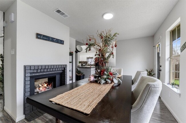 Building Photo - 916 Clover Hill Ln