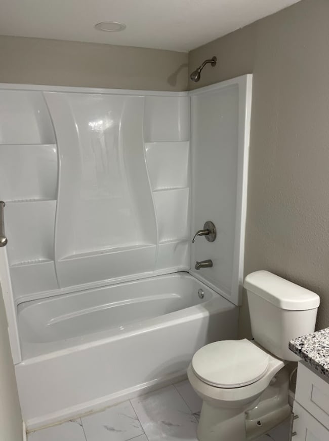 Building Photo - Beautiful 3 Bedroom 2 Bath Home! MOVE IN SPECIAL!