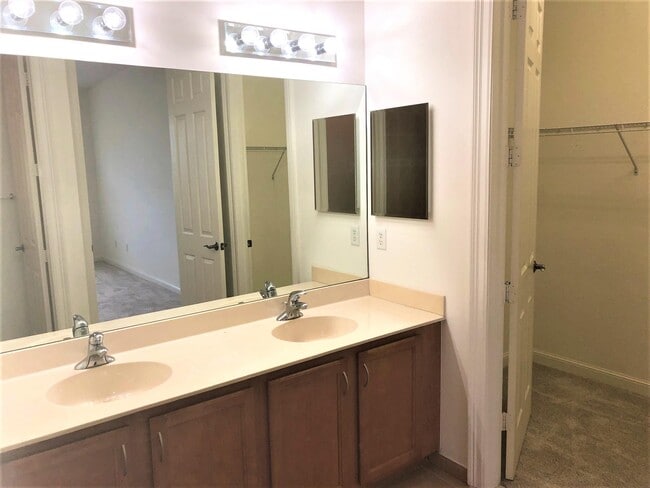 Building Photo - 690 Pacific Grove Dr