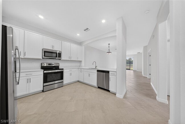 Building Photo - 2220 Dragonfruit Wy