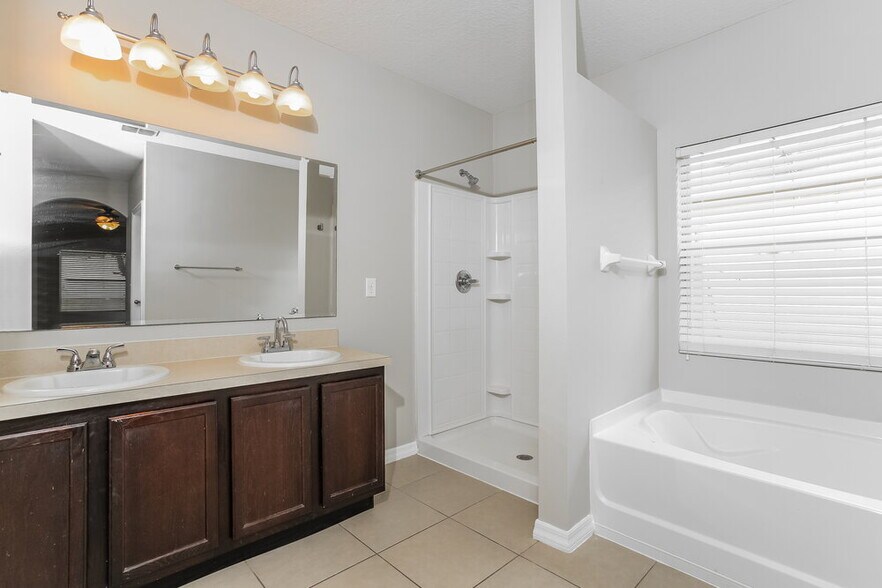 Building Photo - 471 Jeffrey James Way