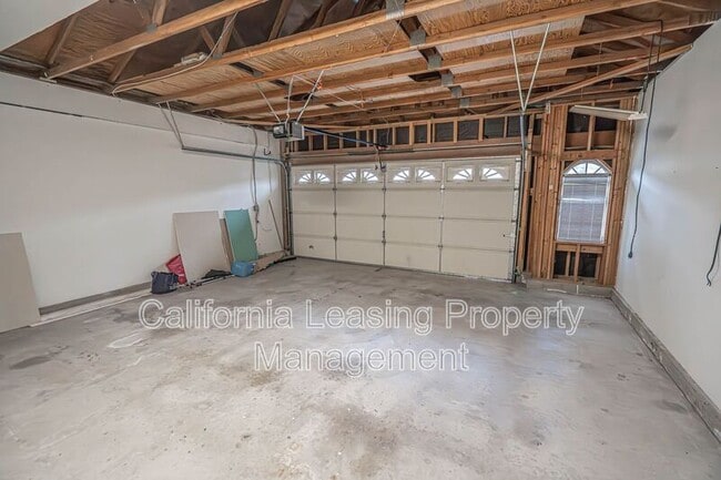 Building Photo - 28552 Avocado Pl