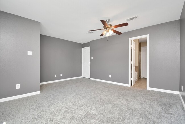 Building Photo - 11899 Algonquin Dr