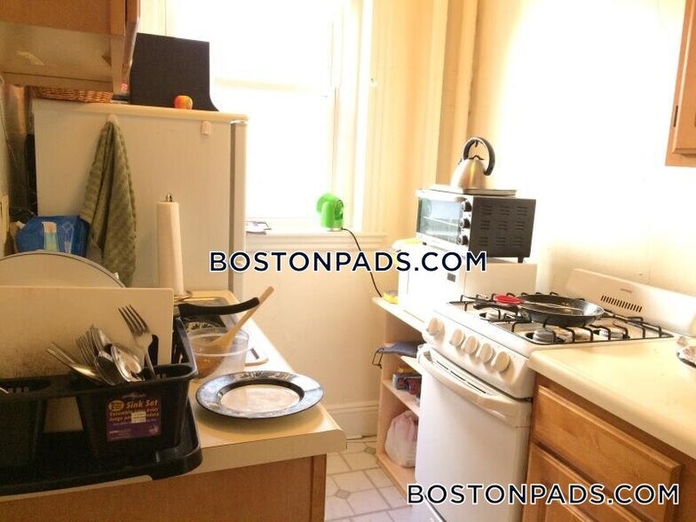 Building Photo - 1209 Boylston St