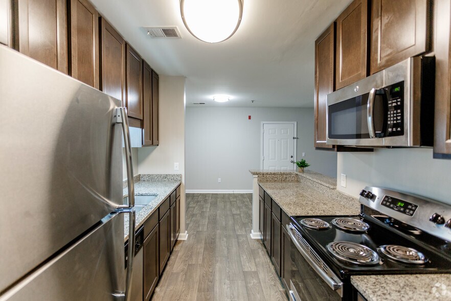 Priest Lake Apartments Nashville, TN Apartment Finder