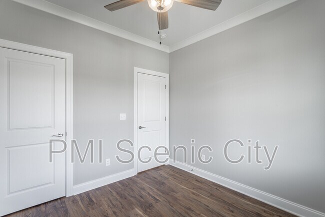 Building Photo - 2631 Rogers Dr SE