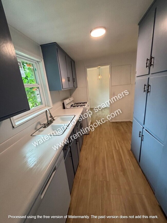 Building Photo - Nice 3 bedroom ready to go!