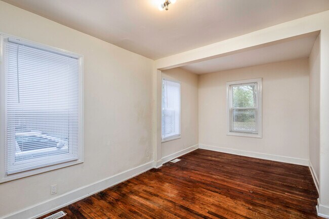 Building Photo - 1234 E Elza Ave