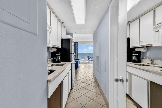 Building Photo - 647 N Creekside Dr