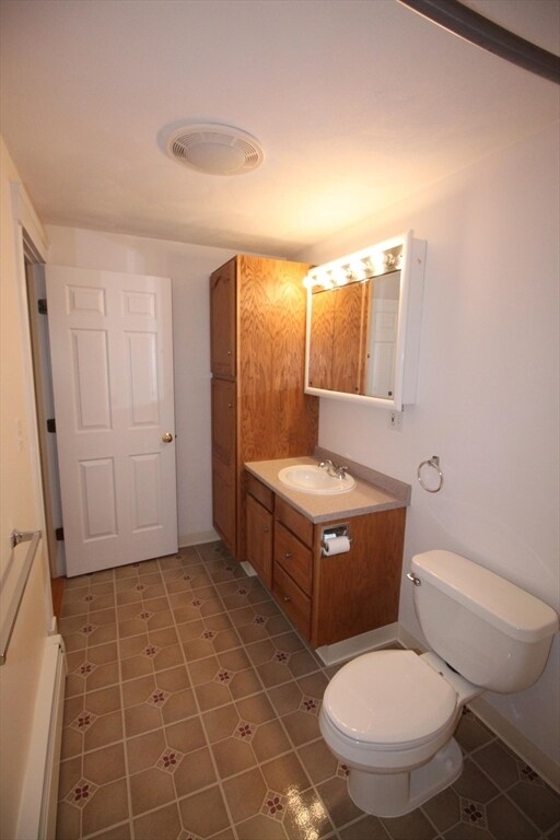 Building Photo - 341 Lynn St