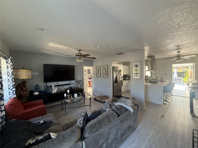 Building Photo - 1350 NE 134th St