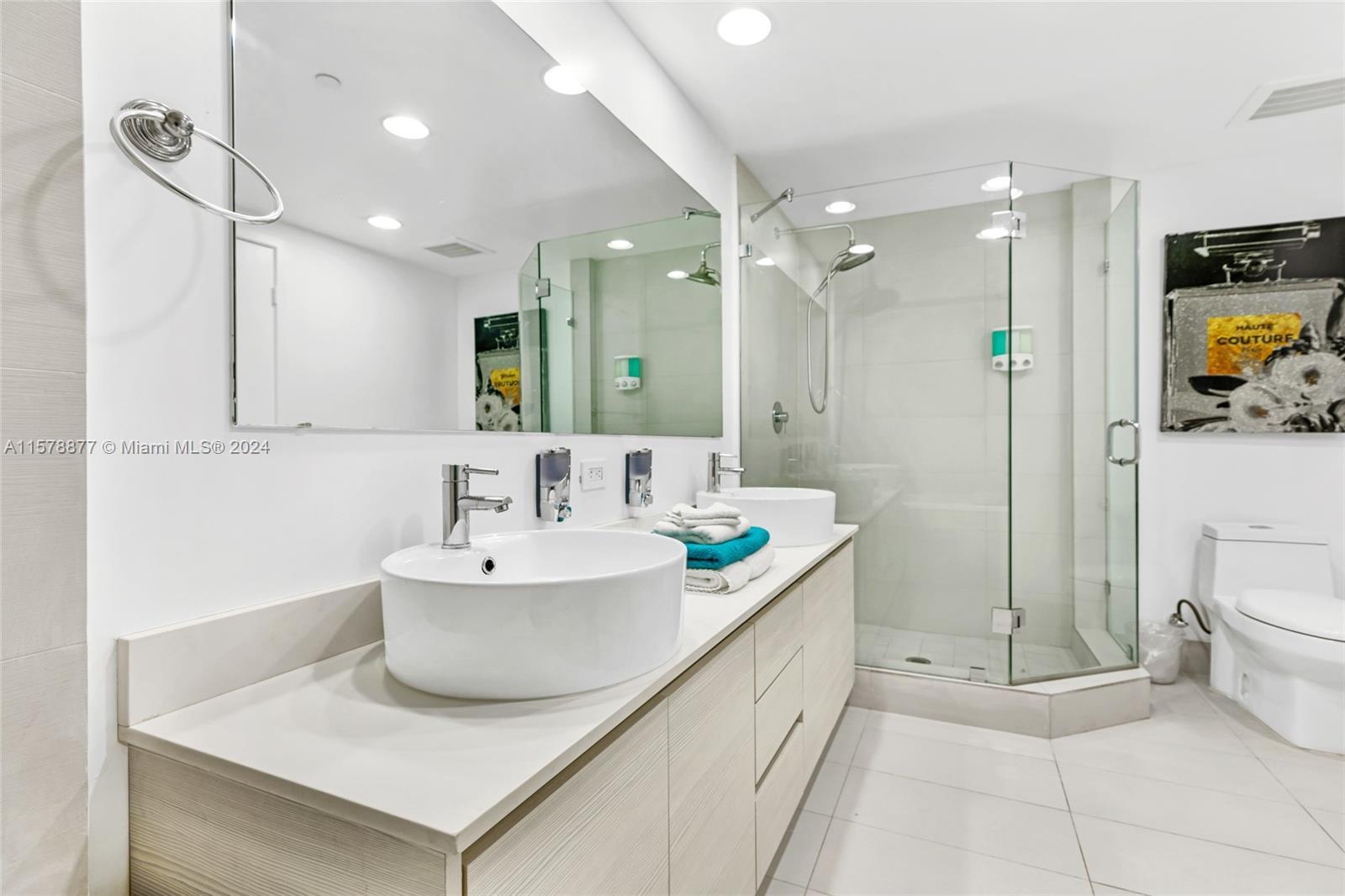 Building Photo - 2602 E Hallandale Beach Blvd