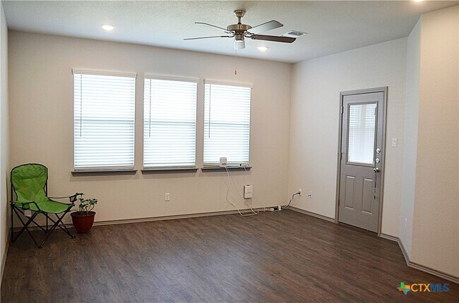 Building Photo - 334 Grn Valley Dr