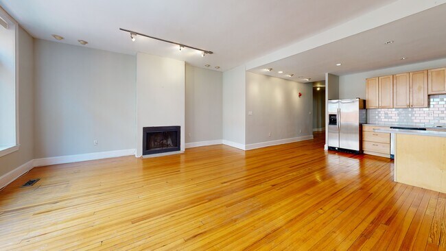 Building Photo - 313 N Charles St