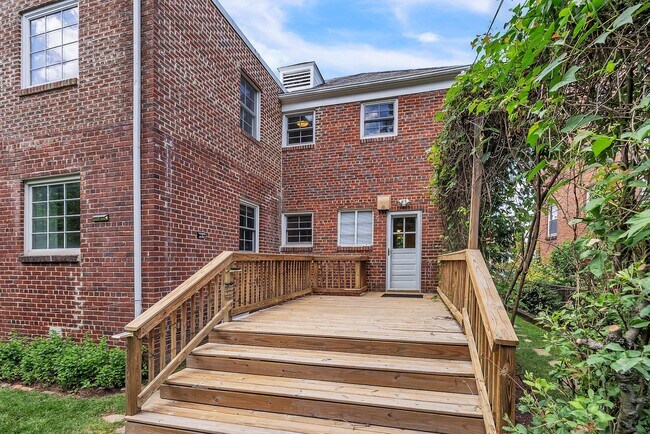 Building Photo - 4306 Alton Pl NW