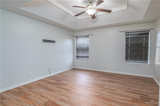 Building Photo - 3818 Oregon Dr