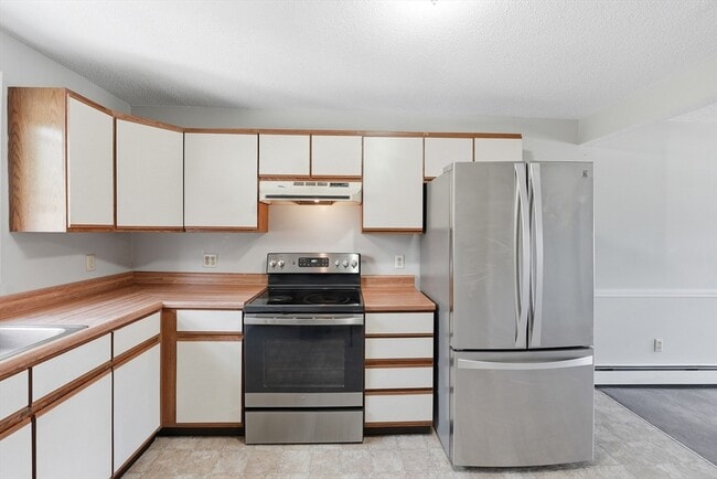 Building Photo - 146 Hecla St