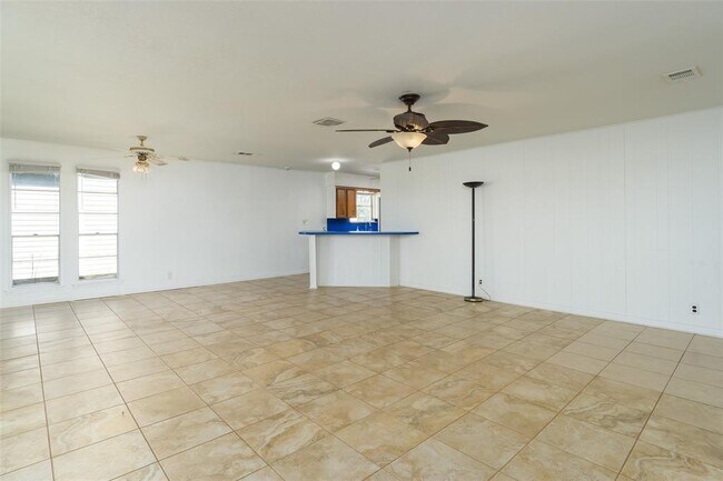 Building Photo - 618 Warsaw Dr