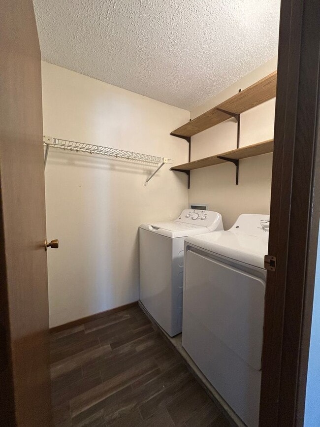 Building Photo - 2 Bed, 2 Bath 4-plex unit in Fargo!