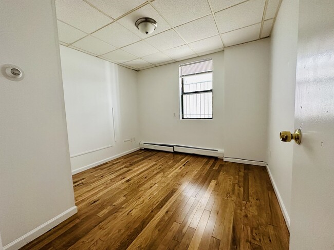 Building Photo - 7 Thorne St